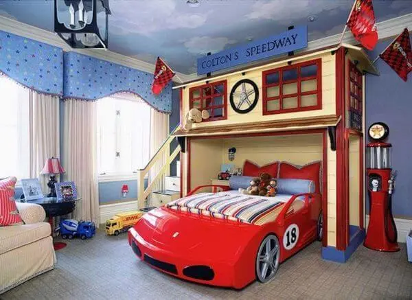Decoração incrível para quarto de menino com cama infantil carros