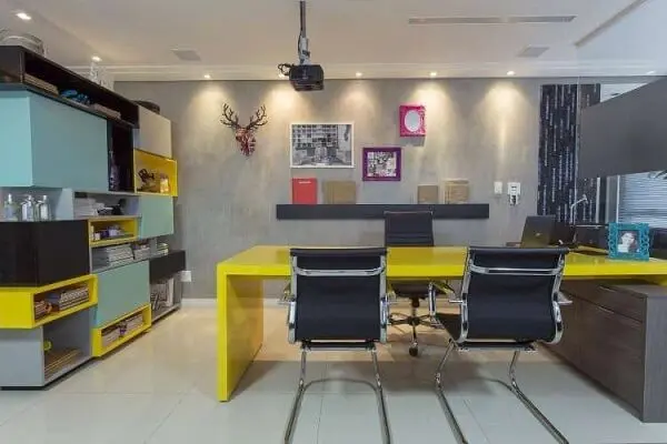 Móveis para escritório colorido mesa amarela
