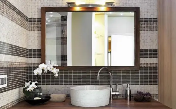 O espelho retangular é muito utilizado na decoração do banheiro