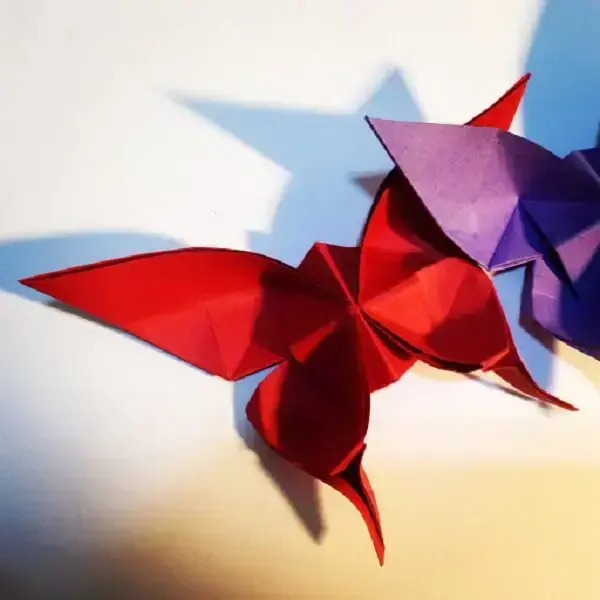 Origami fácil borboleta vermelha