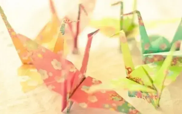 Origami fácil pássaro colorido 