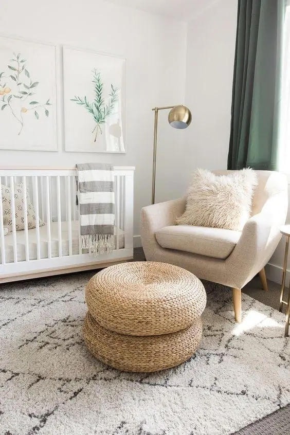 Quadros para quarto de bebê com imagens delicadas. Fonte: Pinterest