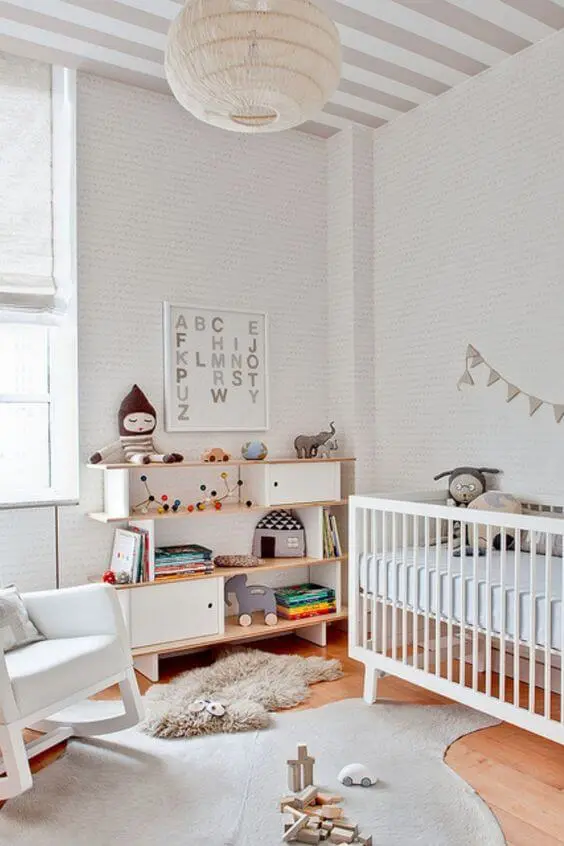 Que tal incluir um quadro para quarto de bebê com as letras do alfabeto? Fonte: Pinterest