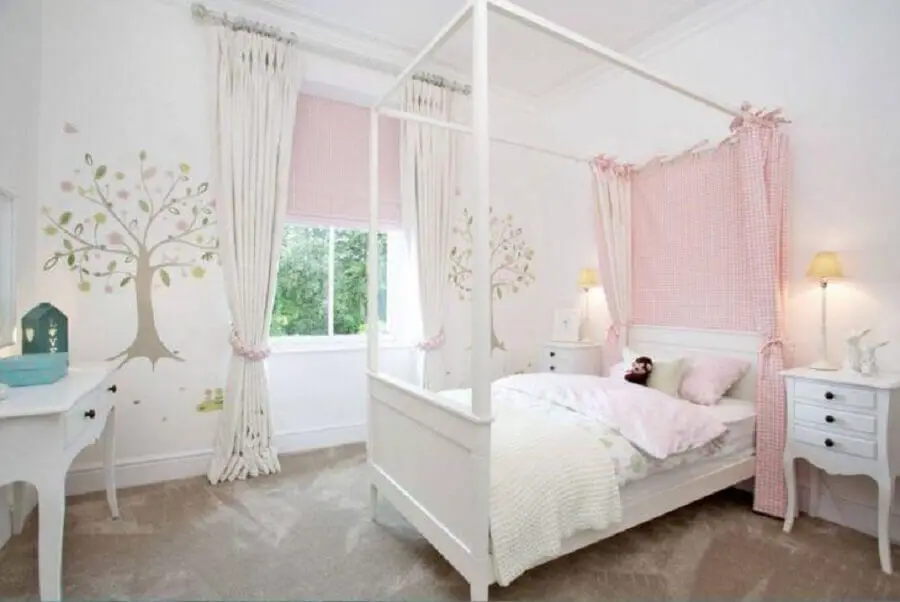 cama com dossel para decoração de quarto de menina branco e rosa Foto Paula Fisher