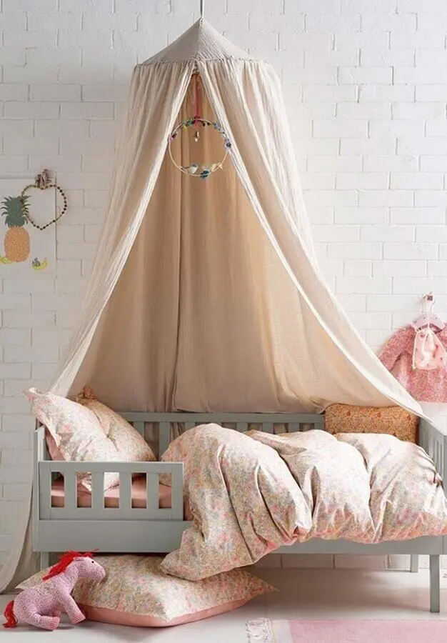 cama com dossel para decoração de quarto de menina clean Foto DecoPeques