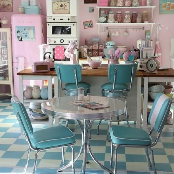 cozinha vintage rosa e azul 