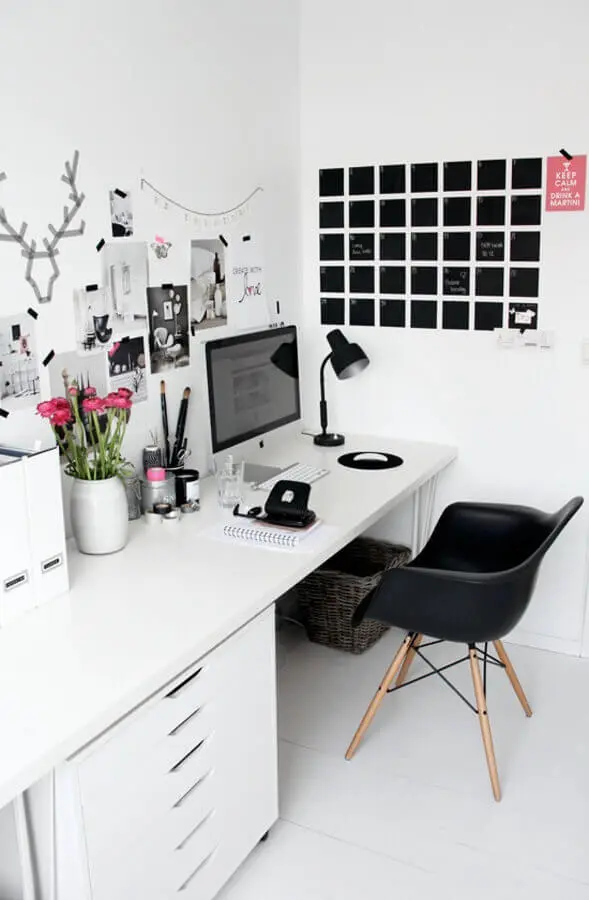 decoração clean com mesa de escritório branca com gaveteiro Foto Yandex