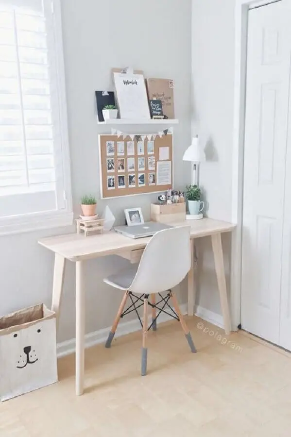 decoração clean para cantinho de estudo com escrivaninha de madeira Foto Pinterest