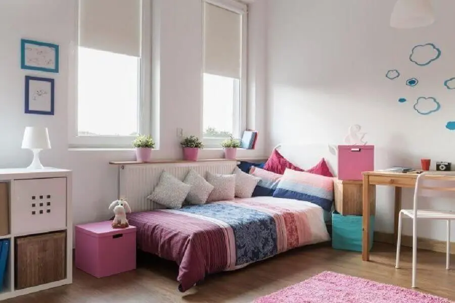 decoração colorida para quarto de menina simples Foto Istock