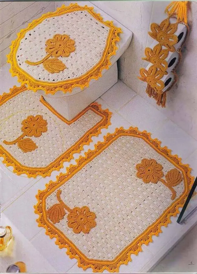decoração com jogo de banheiro com flores de crochê amarelas Foto Pinterest