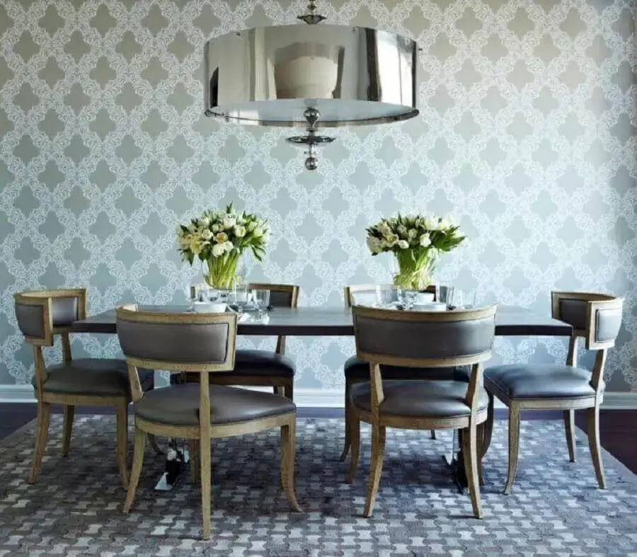 decoração com papel de parede para sala de jantar com estilo clássico Foto Julian's Design