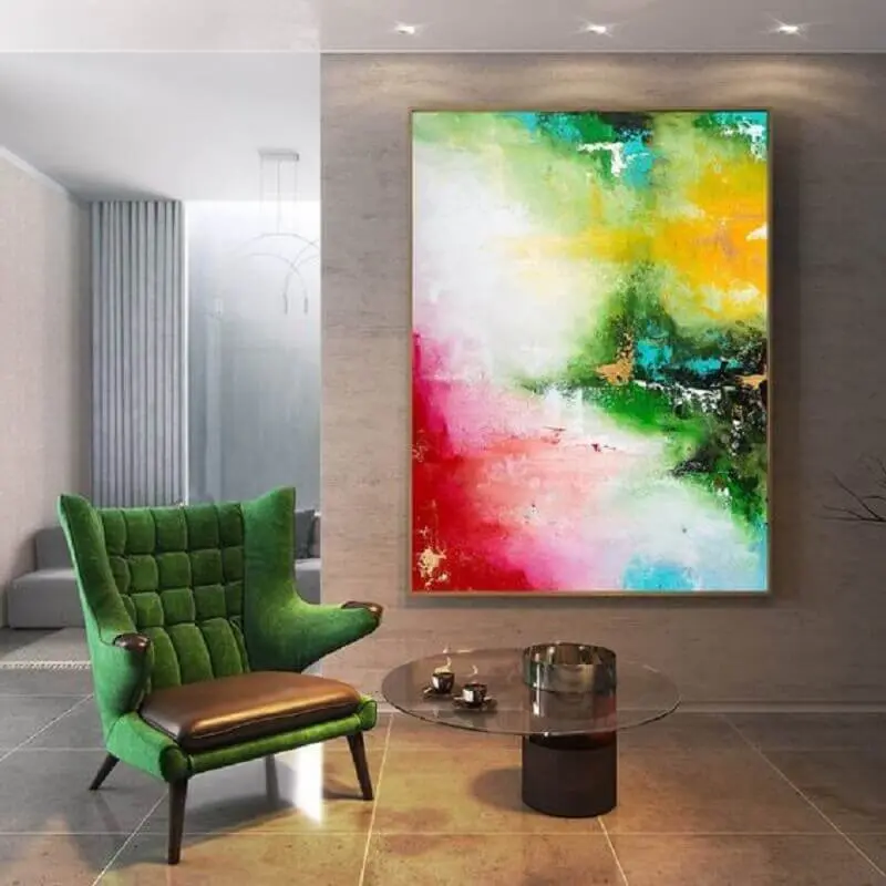 decoração com quadro abstrato colorido e poltrona verde Foto Pinterest