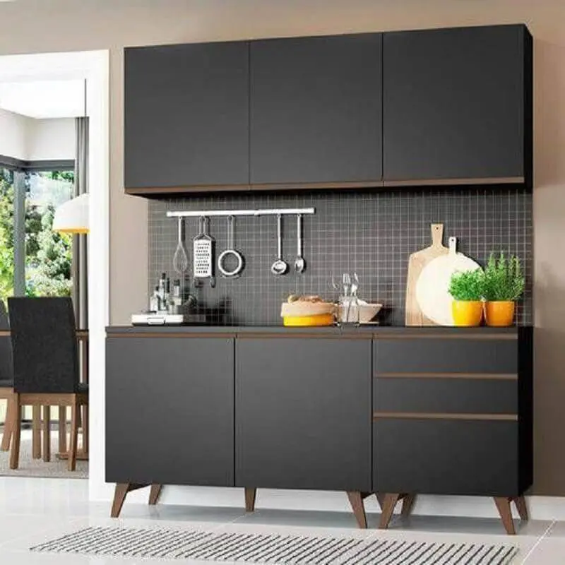 decoração cozinha modulada preta com detalhes em madeira Foto Pinterest