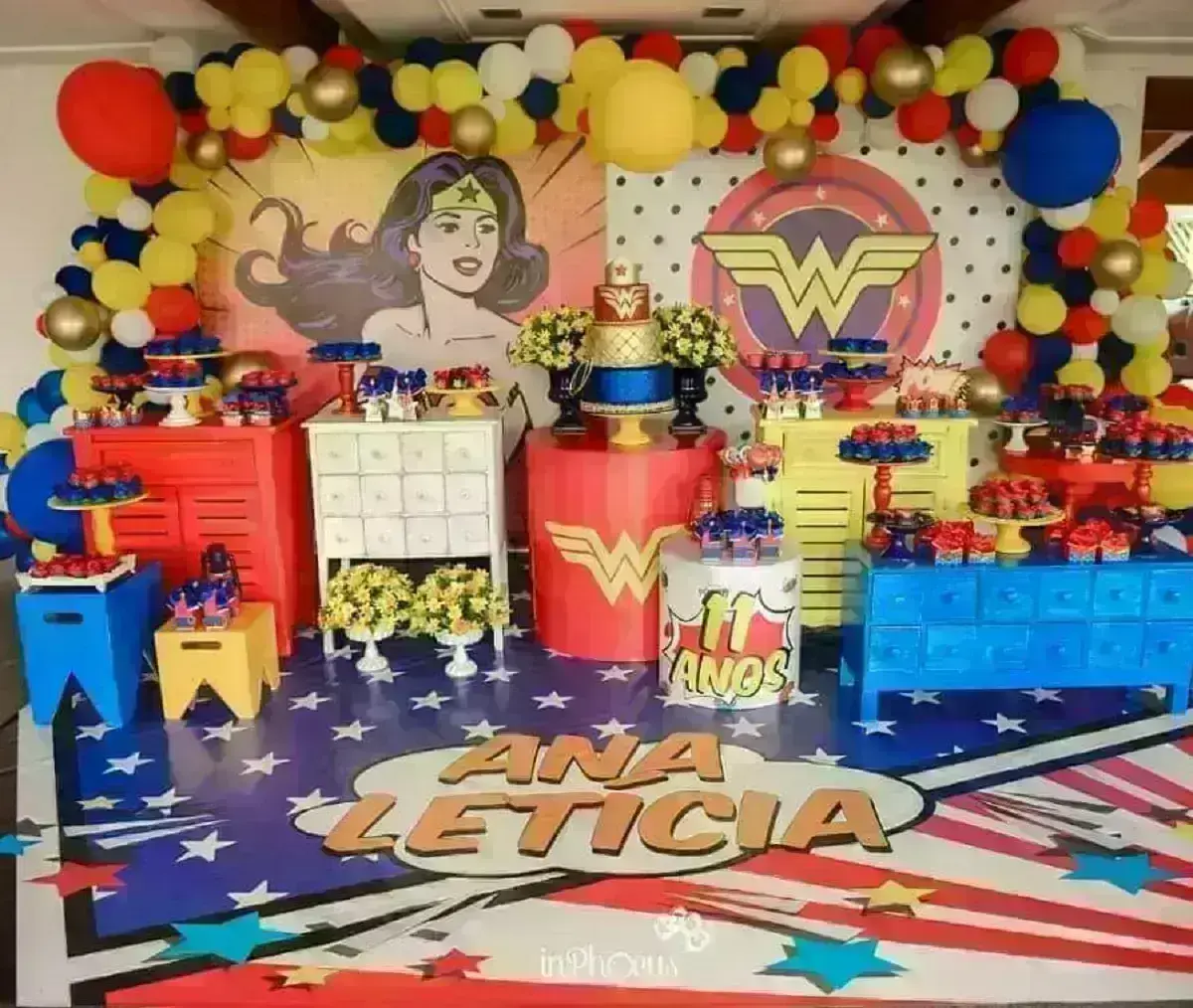 Wonder Woman Party Decoration Photo Analê Parties and Events
