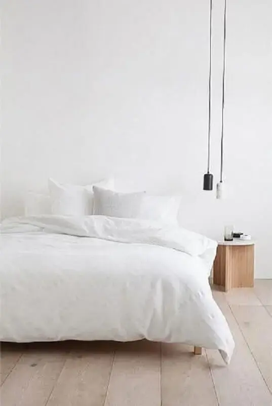 decoração de quarto minimalista todo branco com pendente moderno Foto Pinterest