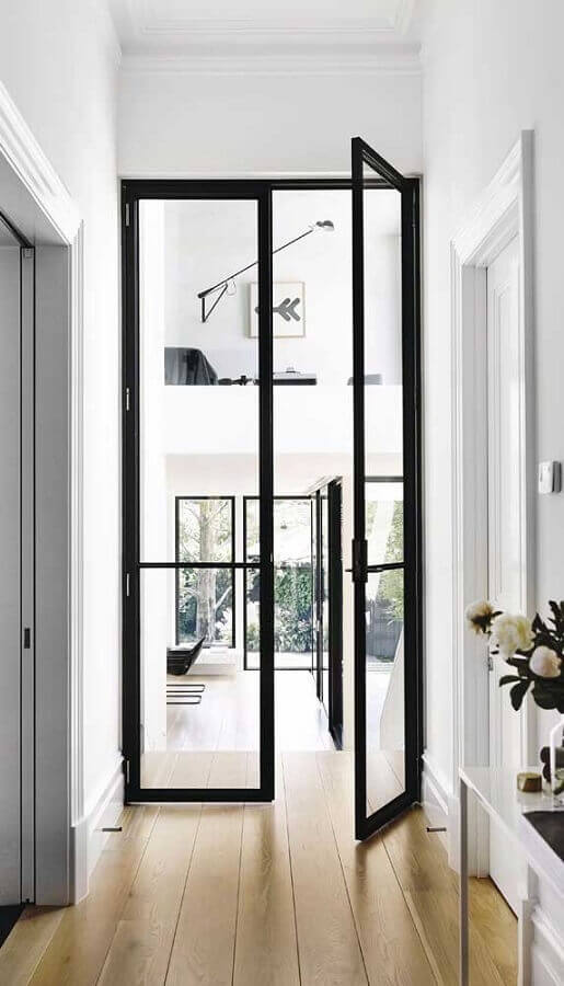 decoração minimalista com porta francesa de vidro Foto Pinterest