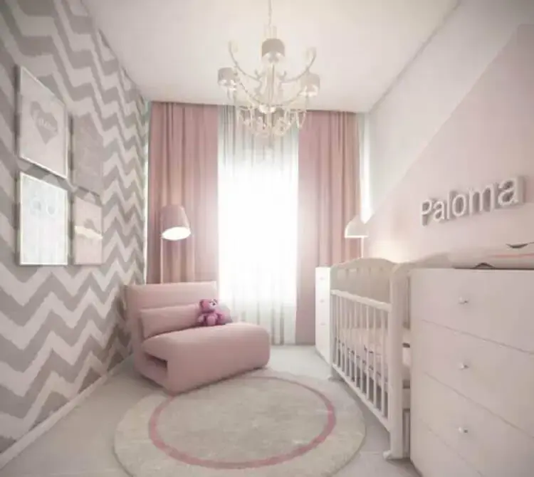decoração moderna de quarto de bebê rosa e cinza com papel de parede chevron Foto Solo Infantil
