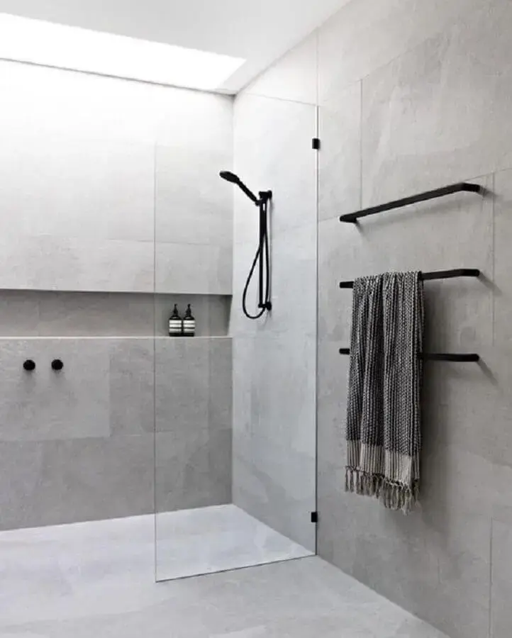 decoração moderna para banheiro minimalista cinza Foto ArchZine