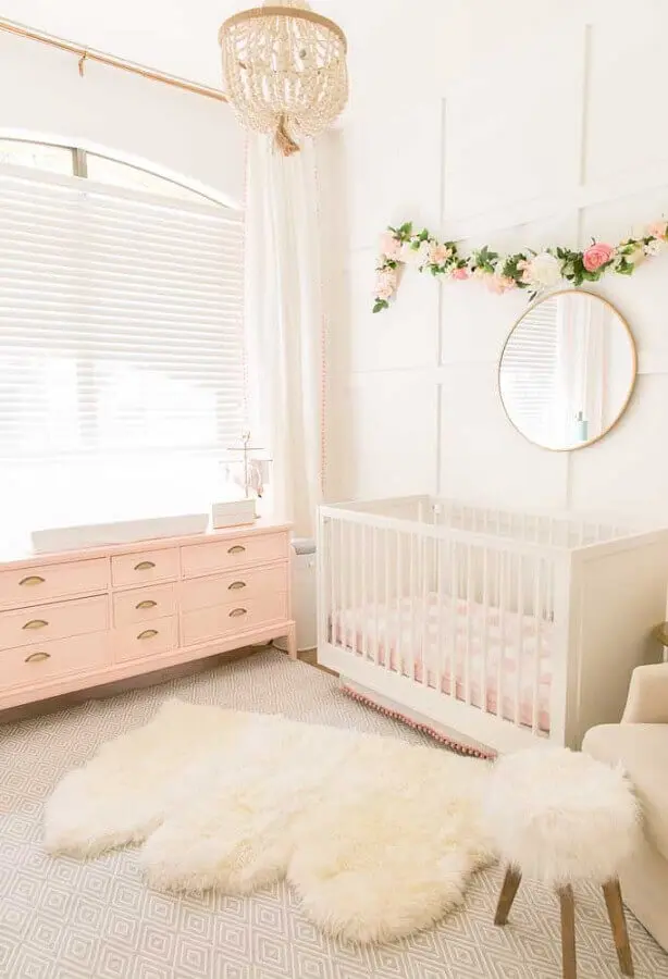 decoração romântica e delicada para quarto de menina bebê rosa e branco Foto Pinterest