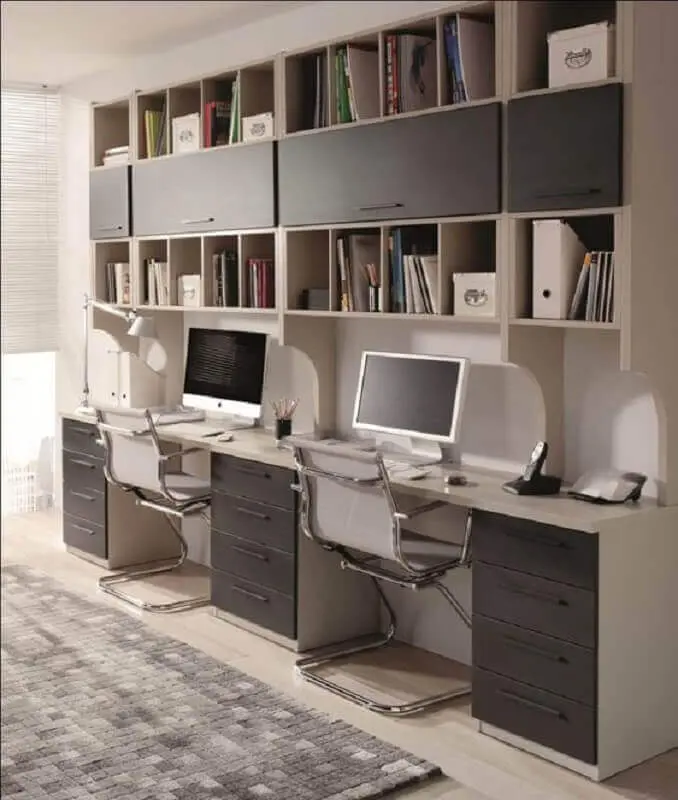 escritório com escrivaninha com estante e gavetas Foto Pinterest