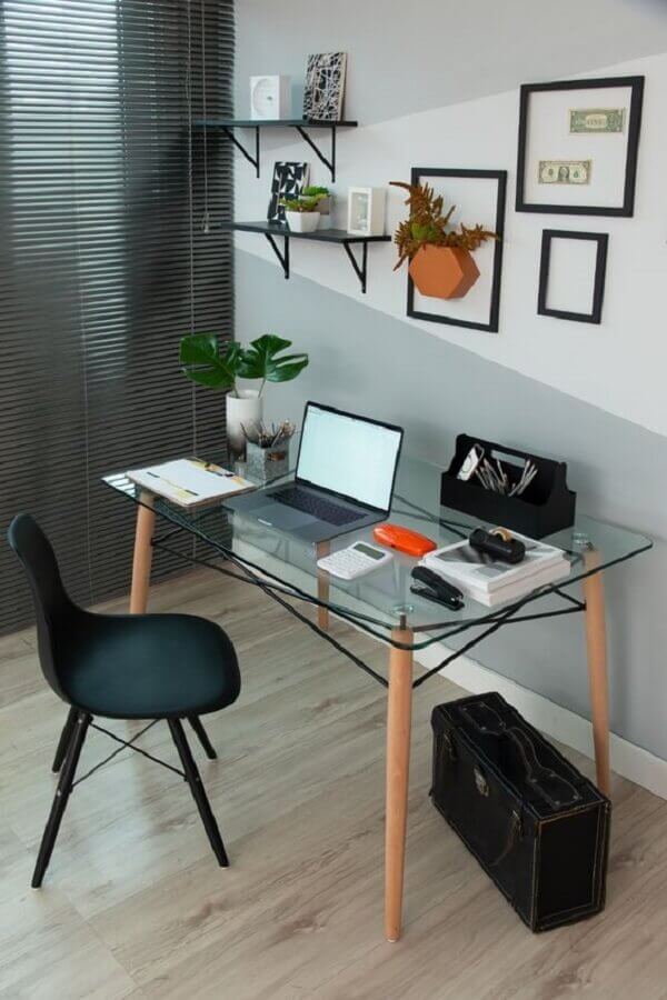 home office decorado com cadeira eames preta Foto Pinterest