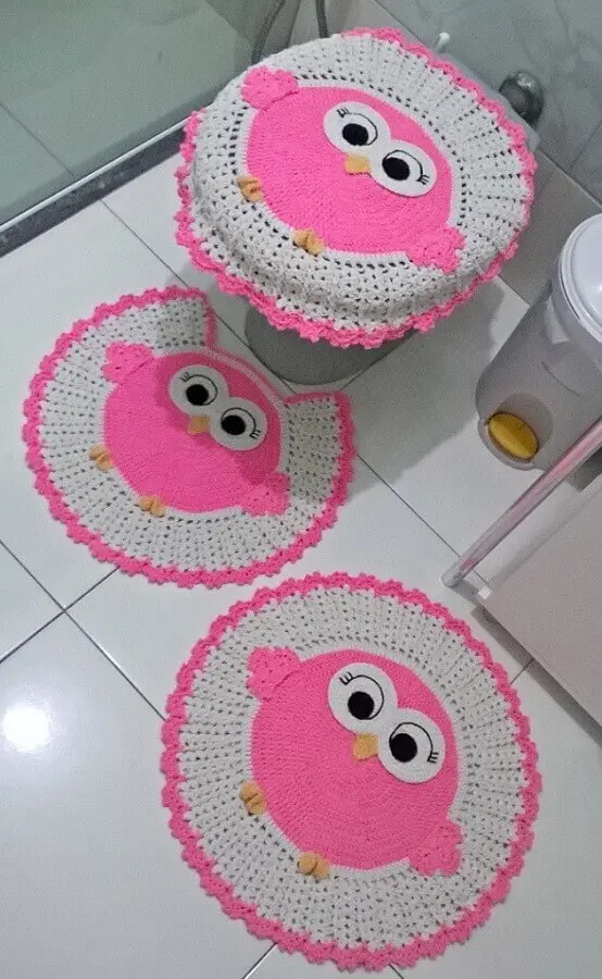 jogo de banheiro de coruja rosa Foto Carol Crochê Decor