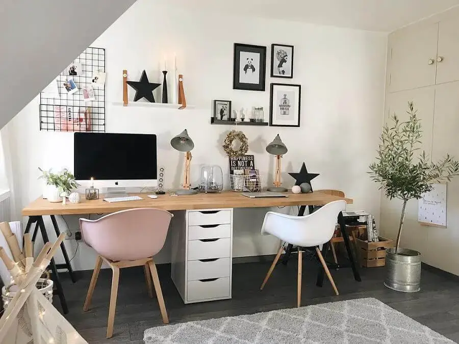 mesa de escritório simples com gaveteiro branco Foto A Place For Us