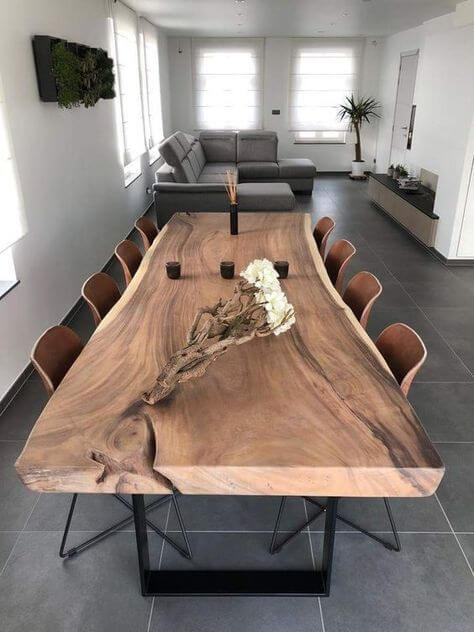 Mesa de jantar de madeira rústica