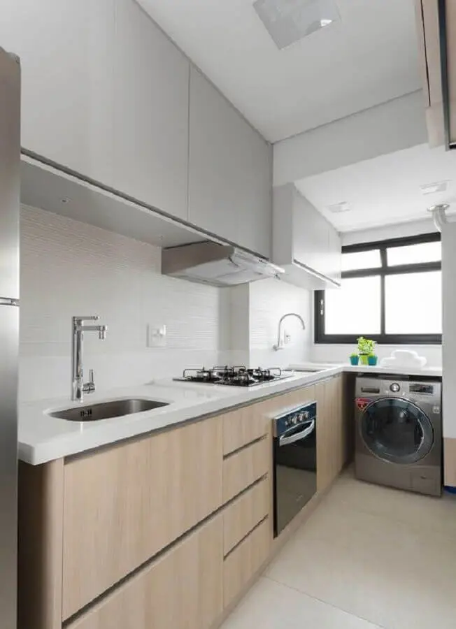 modelo de cozinha pequena com lavanderia integrada planejada Foto Bashti Móveis