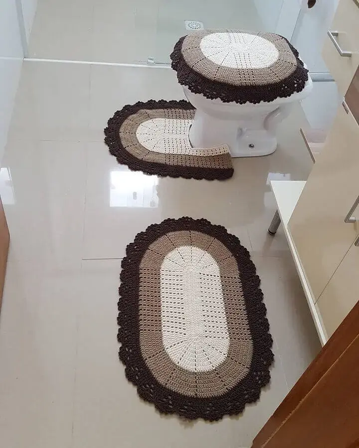 modelo de jogo de banheiro de crochê preto branco e bege Foto Webcomunica