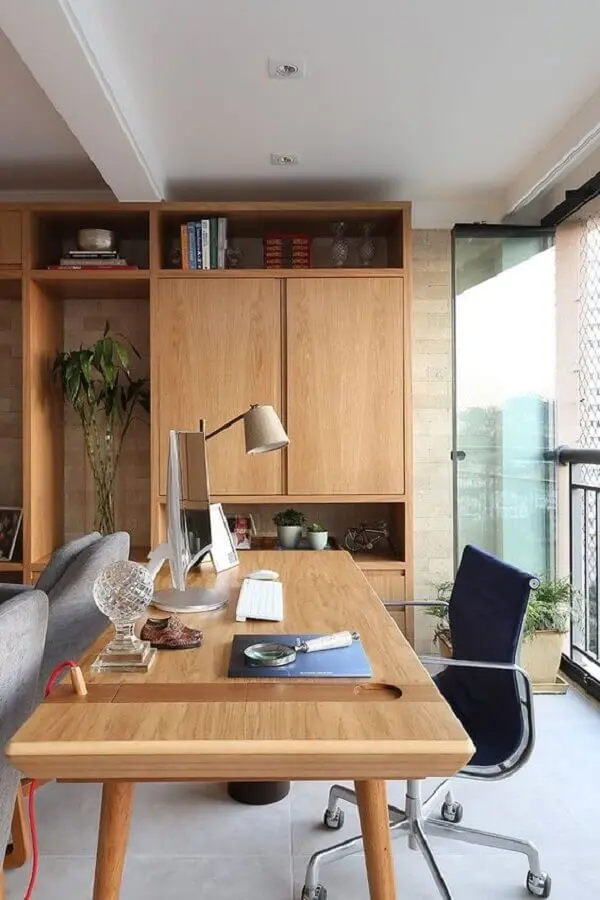 modelo de mesa de madeira para escritório com armário Foto Casa de Valentina