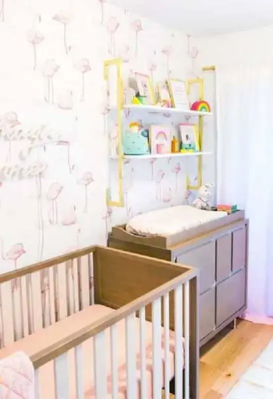 papel de parede com desenho de flamingo para quarto de bebê rosa e branco Foto Webcomunica