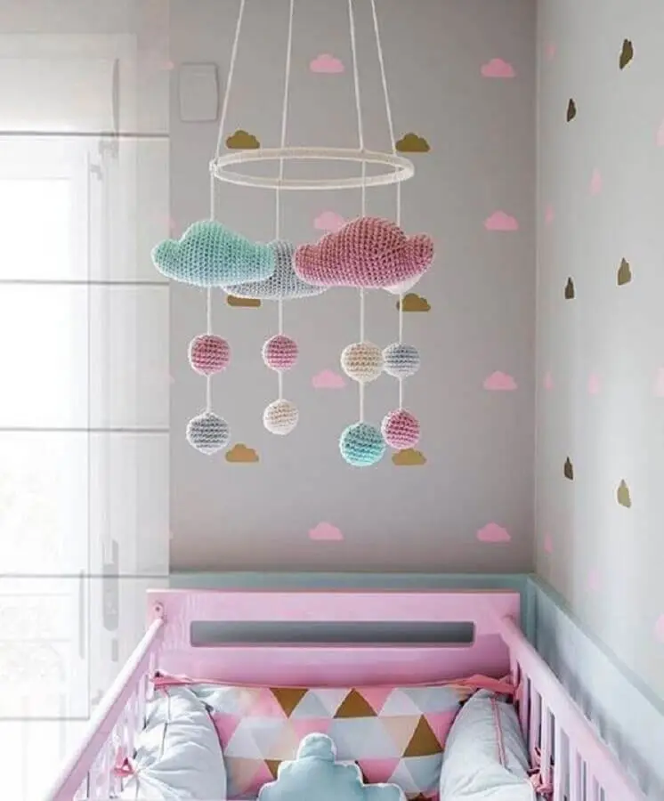 papel de parede de nuvens para decoração de quarto de bebê cinza e rosa Foto Construção e Design