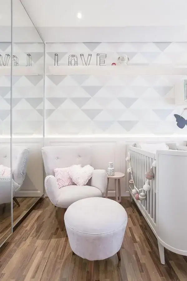 papel de parede geométrico para decorada de quarto de bebê branco Foto Figueiredo Fischer