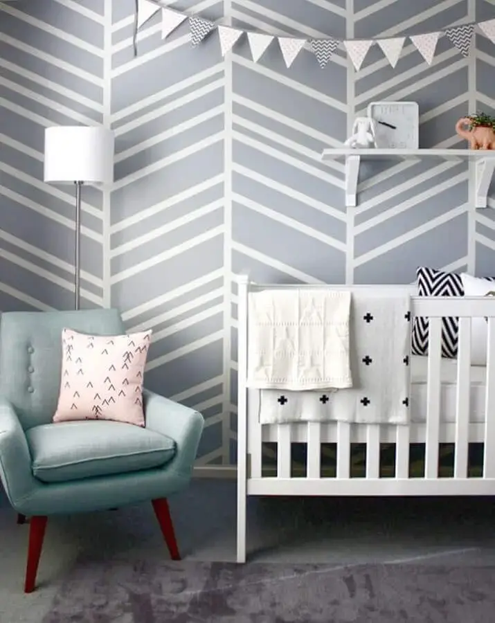 papel de parede geométrico para decoração de quarto de bebê cinza e branco Foto Homedit