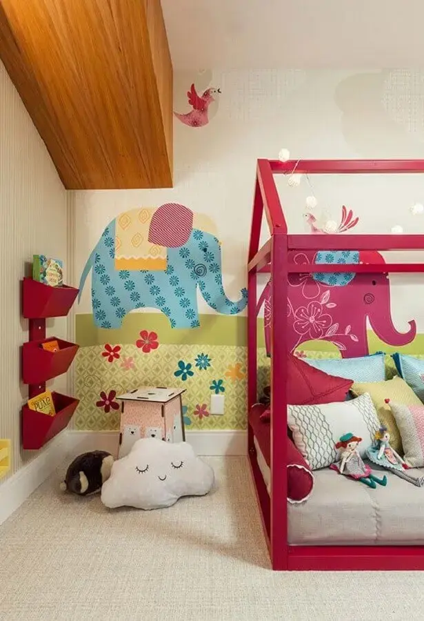 papel de parede para quarto de menina decorado colorido Foto Érica Salgueiro