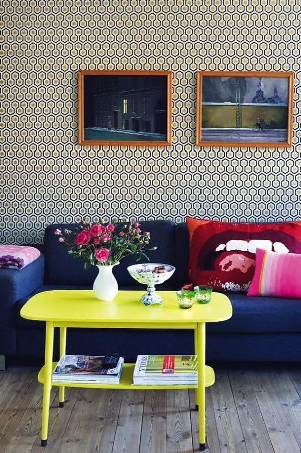 papel de parede para sala decorada com sofá azul marinho Foto Hardecor