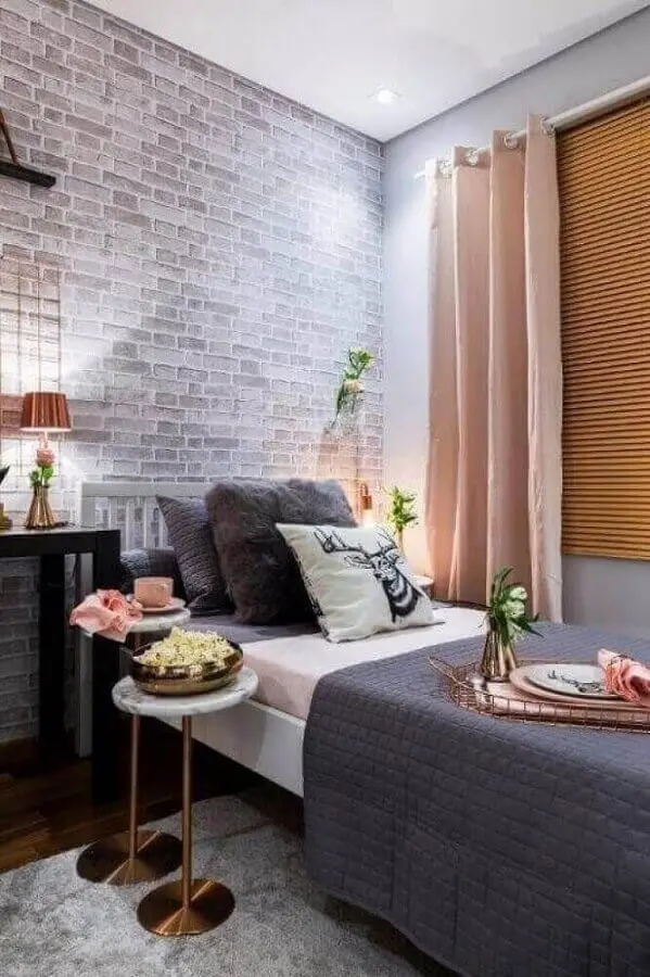 papel de parede tijolinho para decoração de quarto cinza e rosa Foto Pinterest
