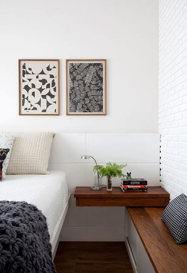 quarto branco planejado decorado com quadro abstratos geométricos Foto Casa de Valentina