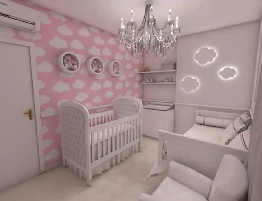 quarto de bebê rosa decorado com papel de parede de nuvens Foto Pinterest