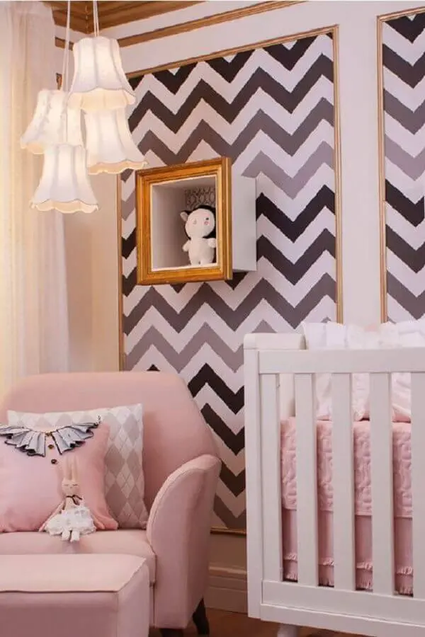 quarto de bebê rosa decorado com papel de parede geométrico Foto Ciça Braga Papel de Parede