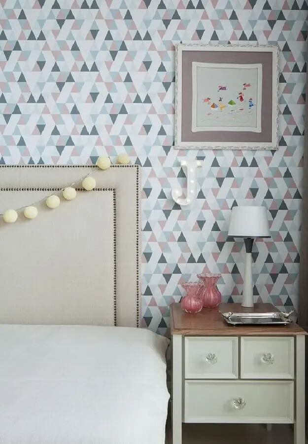 quarto decorado com papel de parede geométrico colorido Foto Casa de Valentina