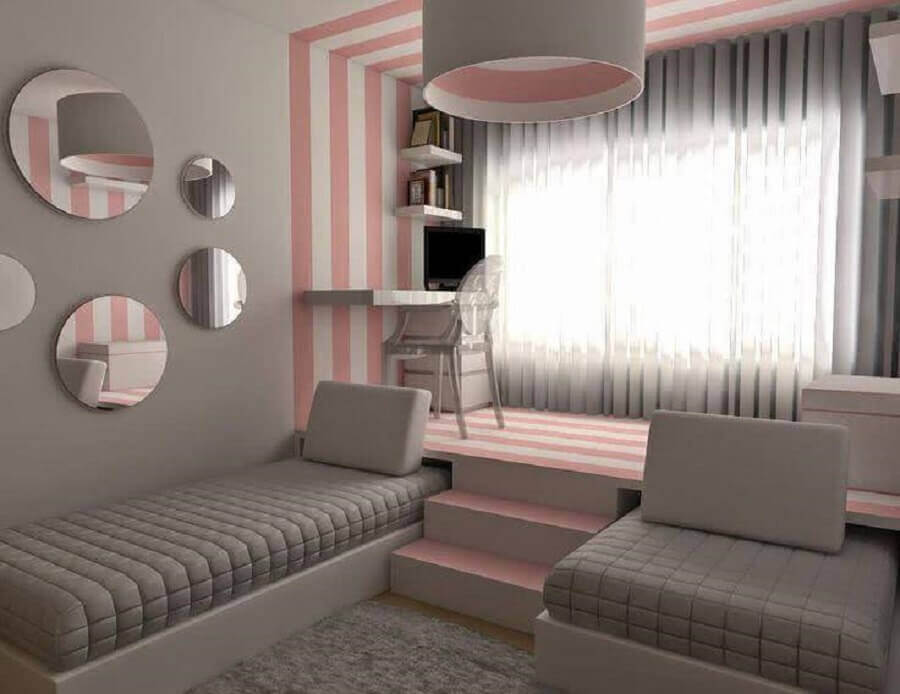 quarto feminino planejado com cantinho de estudo cinza e rosa Foto OkChicas