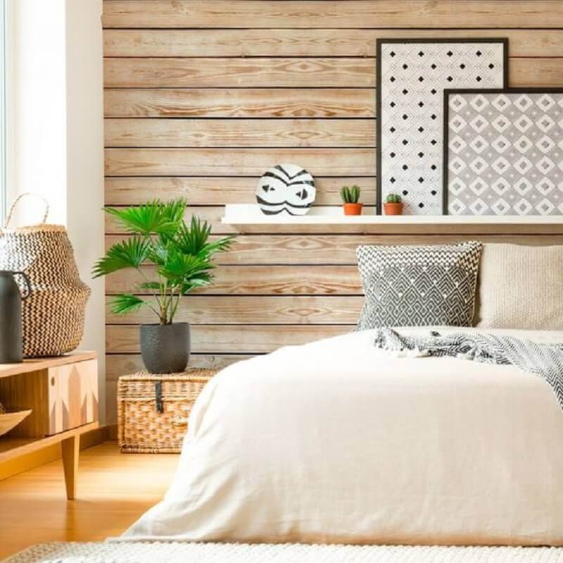 quarto simples decorado com papel de parede madeira Foto Eu Colo