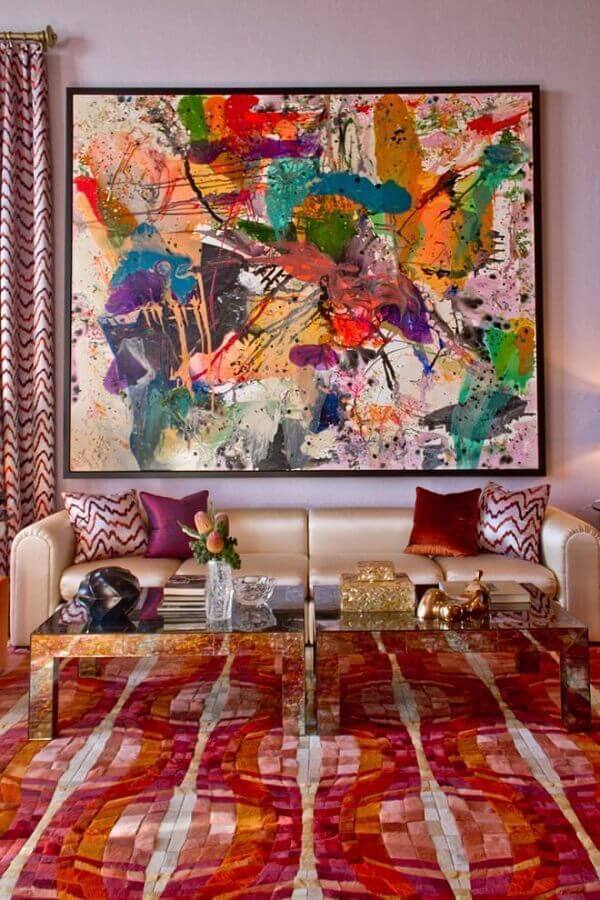 sala decorada com tapete e quadro abstrato colorido Foto Pinterest