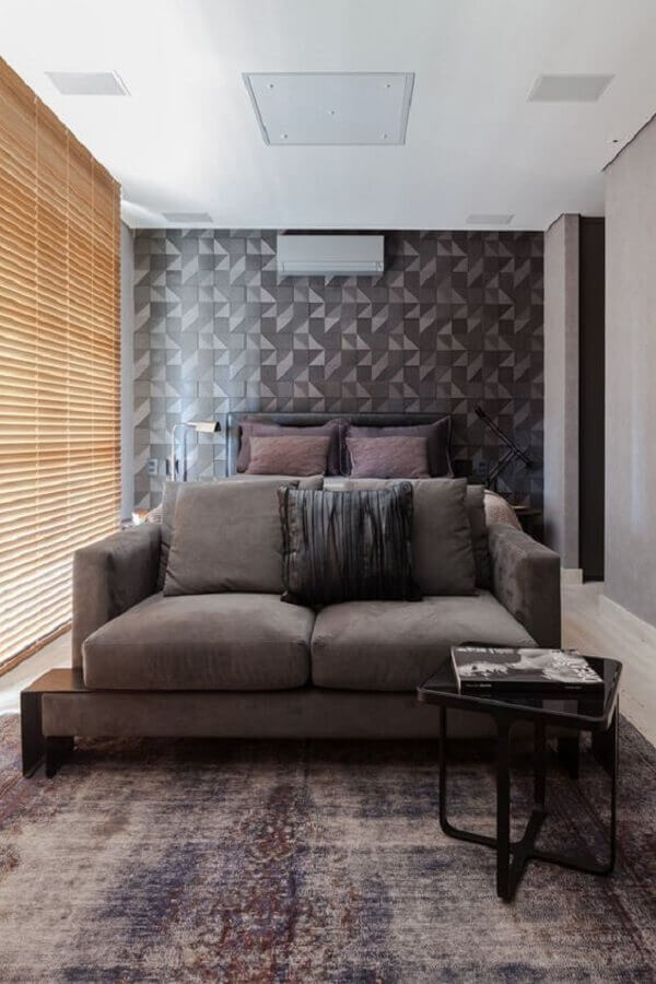 sala pequena decorada com papel de parede cinza Foto Casa Vogue