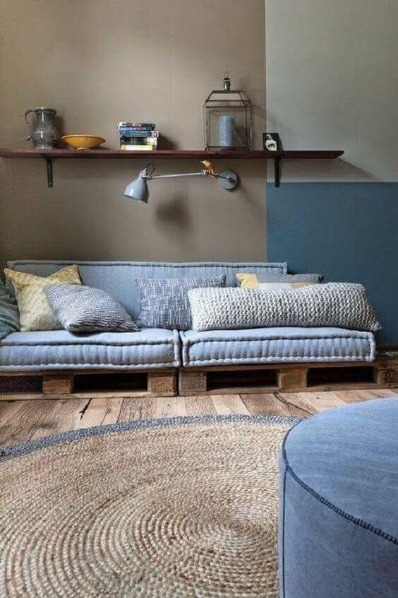 Sofá de palete azul super confortável