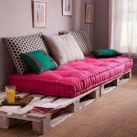 Sofá de palete rosa