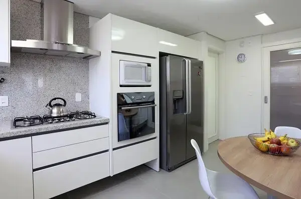 Os móveis planejados cozinha permitem o encaixe perfeito dos eletrodomésticos