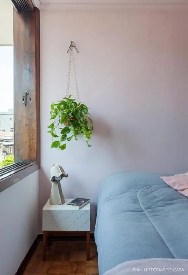 Plantas pendentes para decoração de quarto minimalista